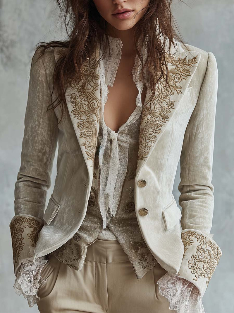 Blazer en Velours Ivoire à Broderie Florale Dorée — Édition Grâce