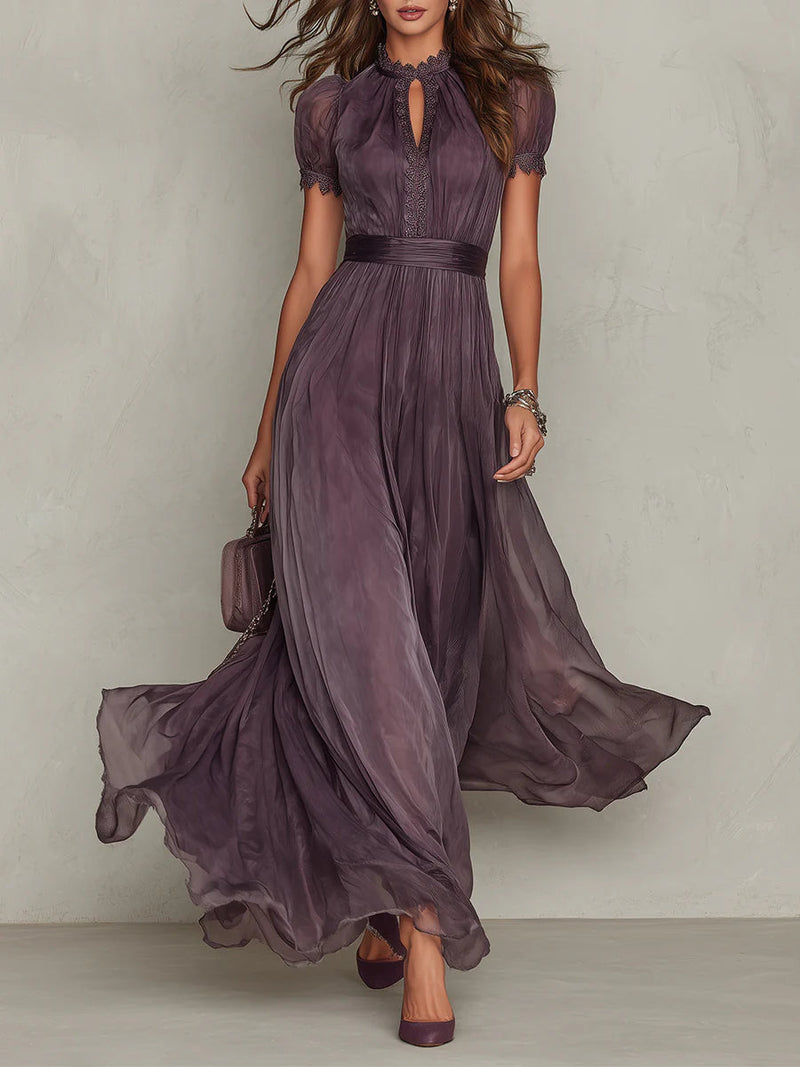 Robe maxi violette en chiffon avec encolure en clé et bordure en dentelle