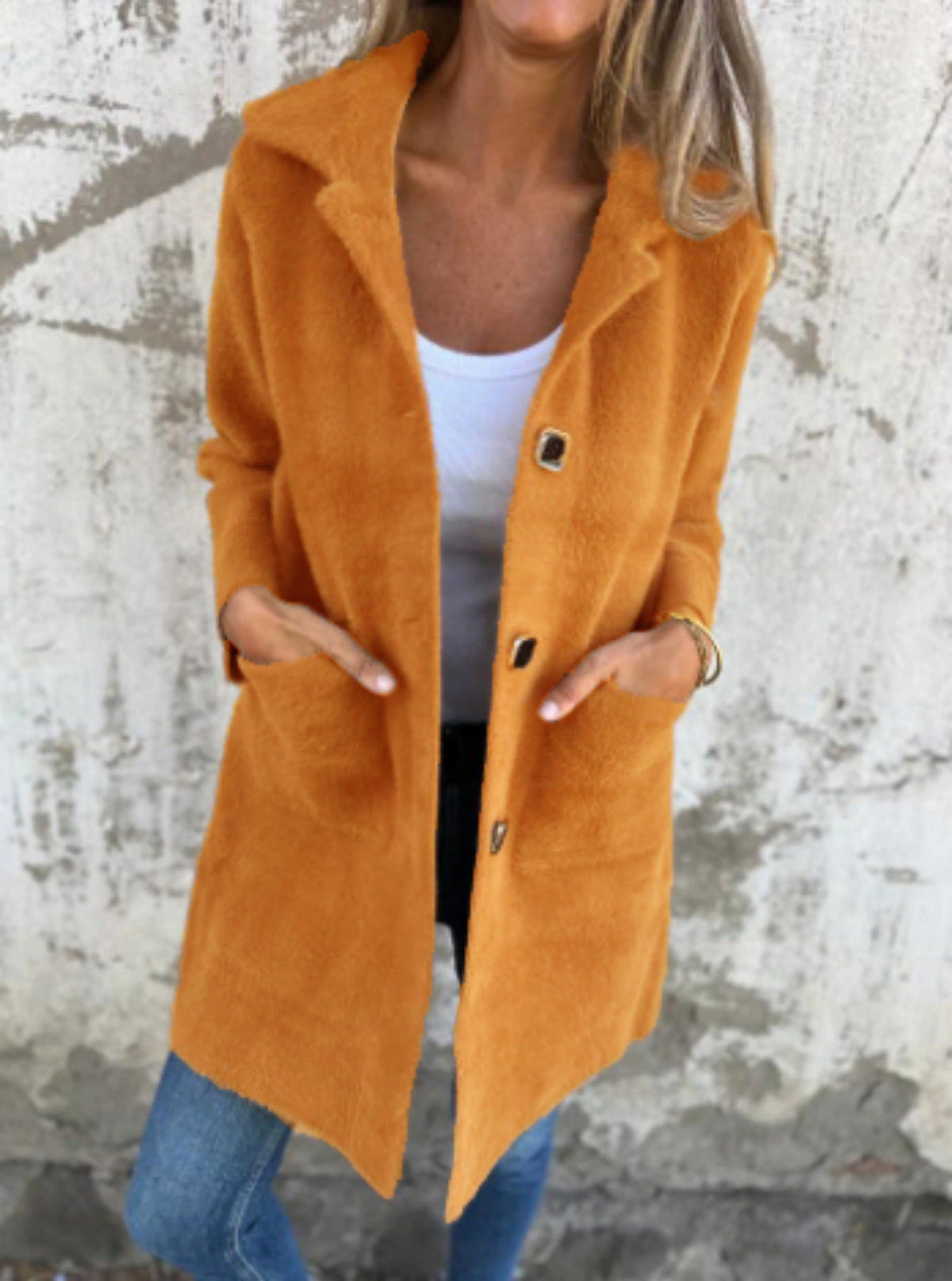 Manteau boutonné à poches et manches longues
