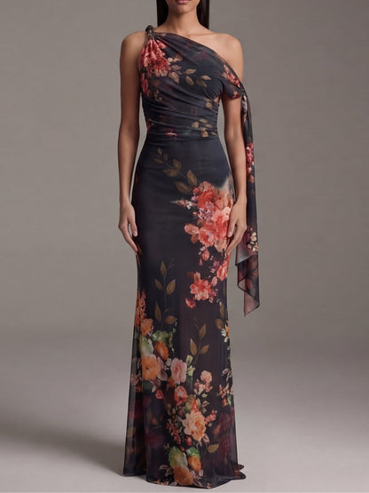 Robe maxi noire à une épaule imprimée et plissée en chiffon