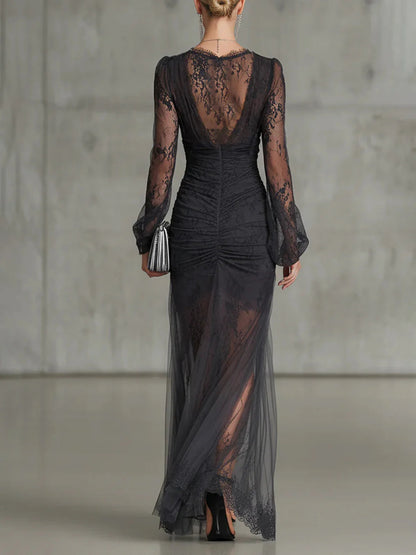 Robe maxi en dentelle gris foncé à fronces, transparente, à manches longues avec fente