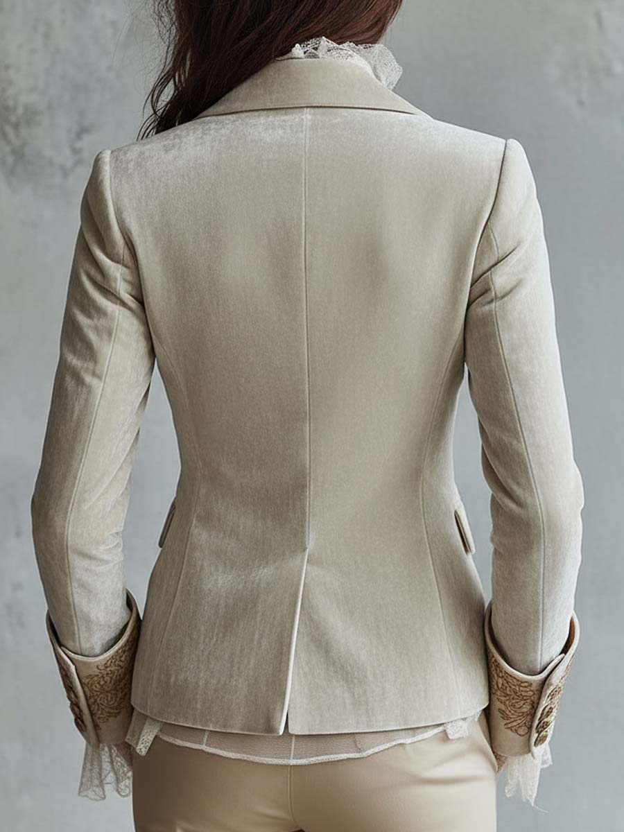 Blazer en Velours Ivoire à Broderie Florale Dorée — Édition Grâce