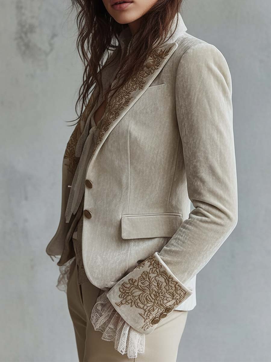 Blazer en Velours Ivoire à Broderie Florale Dorée — Édition Grâce