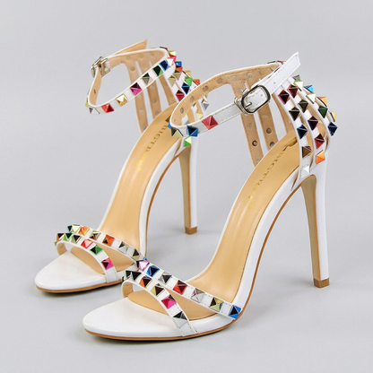Serena talons à clous