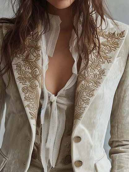 Blazer en Velours Ivoire à Broderie Florale Dorée — Édition Grâce