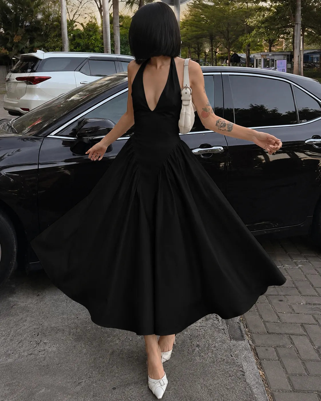 Celeste | Robe midi élégante à col licou