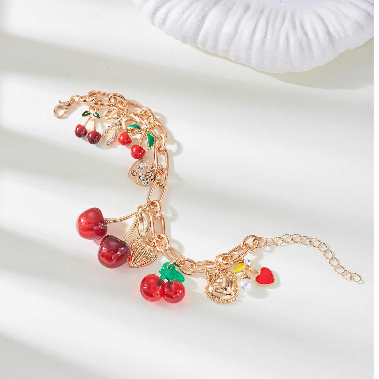Bracelet à breloques rouge cerise