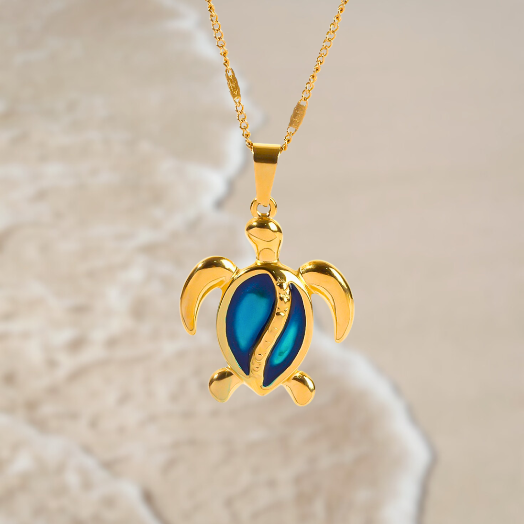 CHANTAL | Collier tortue dorée et opale bleue