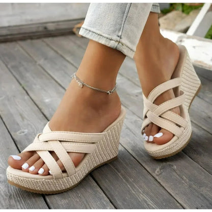 Adeline Sandale à talon compensé à brides croisées
