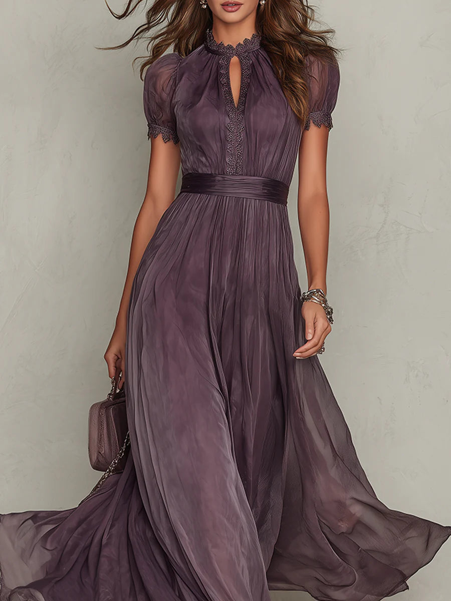 Robe maxi violette en chiffon avec encolure en clé et bordure en dentelle