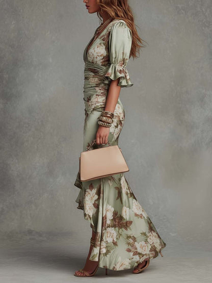 Robe maxi asymétrique en satin à motif floral vert, manches cloche à volants et décolleté en V