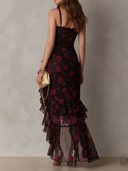 Robe chic noire et rouge à fleurs, froncée, à ourlet volant
