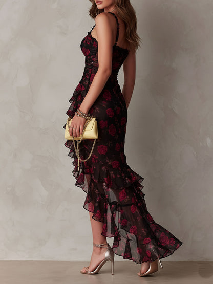 Robe chic noire et rouge à fleurs, froncée, à ourlet volant