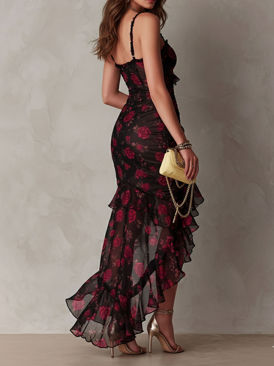 Robe chic noire et rouge à fleurs, froncée, à ourlet volant