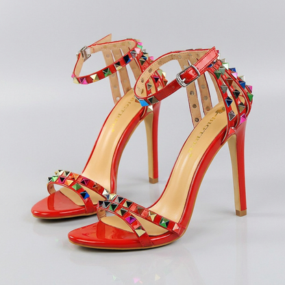 Serena talons à clous