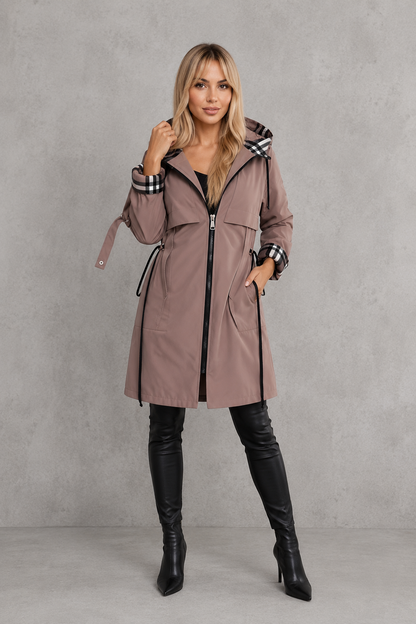 Veste de pluie légère à capuche et détails à carreaux