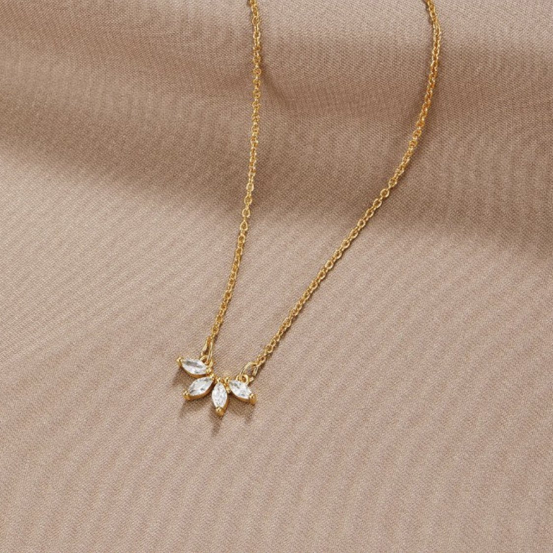 LAUREL | Collier feuille de cristal dorée