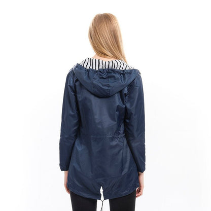 Margaret | Manteau de pluie à capuche et cordon de serrage